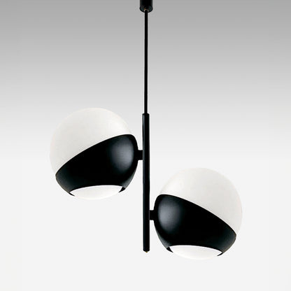 Lampada a sospensione ATOLLO-1 in ottone nero opaco con 2 sfere in vetro Murano bianche, design moderno minimale – vista frontale