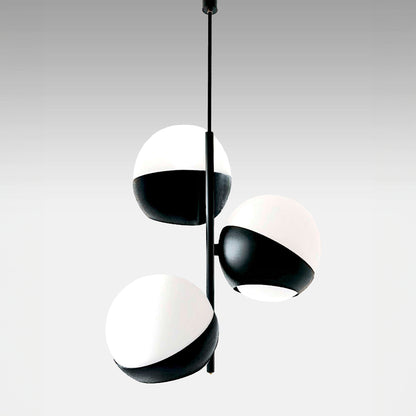Lampada a sospensione ATOLLO-2 nera con 3 sfere vetro Murano bianco, design moderno e minimale, vista frontale